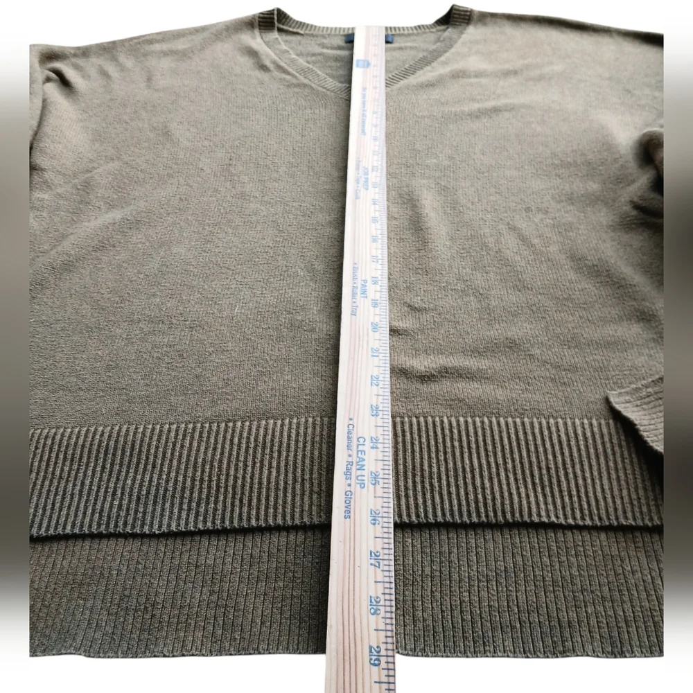 Tahari Women's Size XL Olive V-neck Sweater